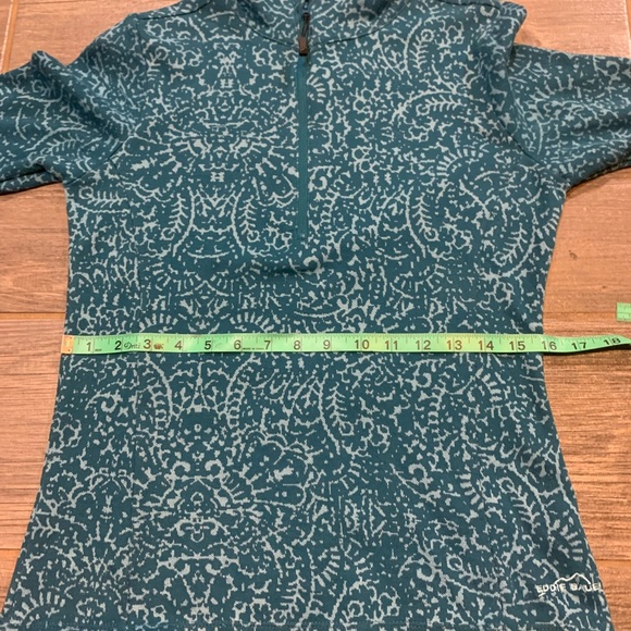 Eddie Bauer pullover- Like New! Size Medium - Picture 11 of 14